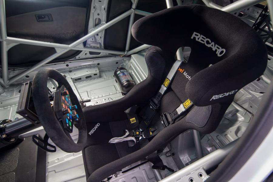 Интерьер Opel Astra TCR 2016 года  (фото 2 из 29)